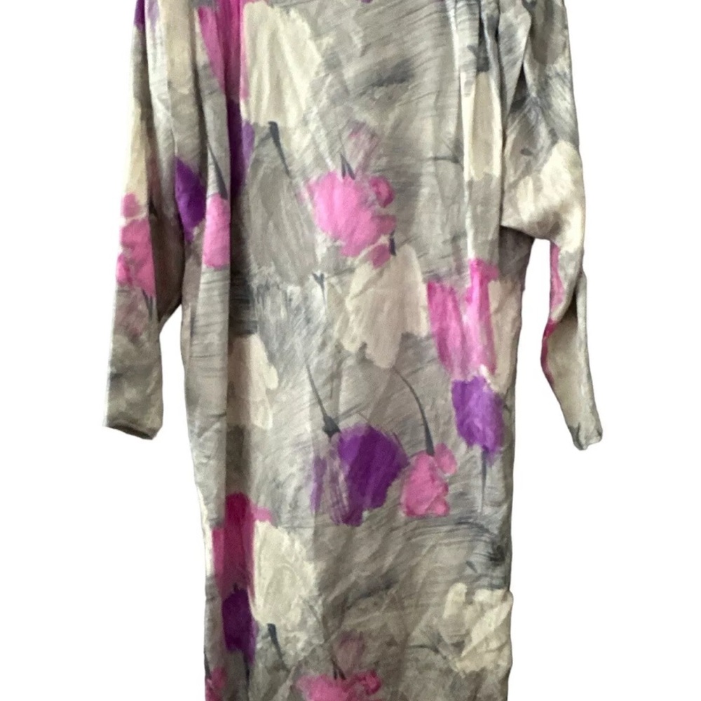 Argenti Vintage Gray and White Asymmetrical Dolman Sleeve Dress